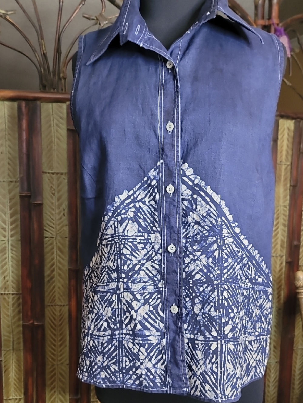 Sleeveless Indigo Button-Front Shirt with White Geometric Print